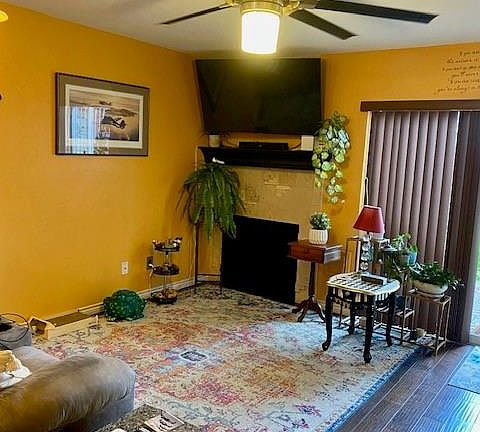 2nd image of 2030 Plantation Dr APT B16