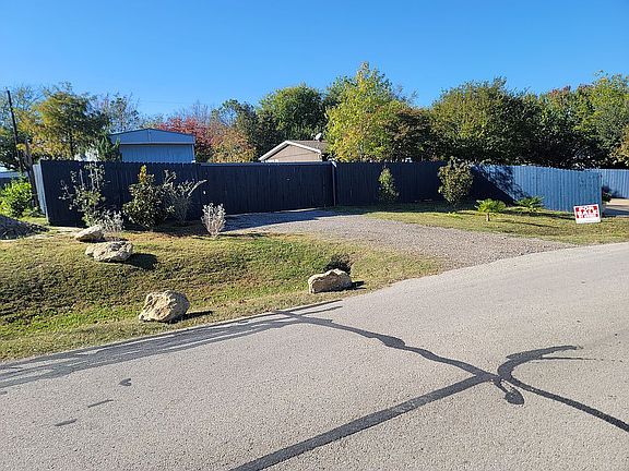 2nd image of 412 Lynne Dr