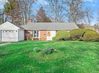 8 Assisi Way, Norwalk, CT 06851