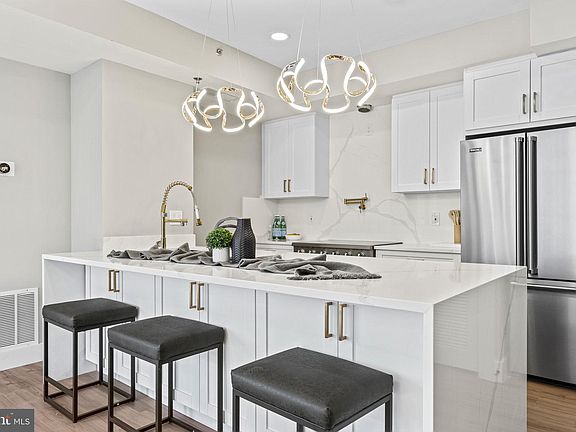2nd image of 1211 S Eads St APT 802