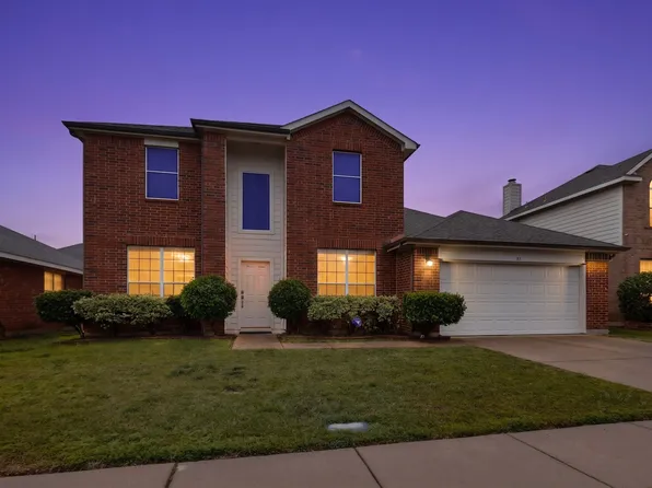 317 E Clover Park Dr, Fort Worth, TX 76140
