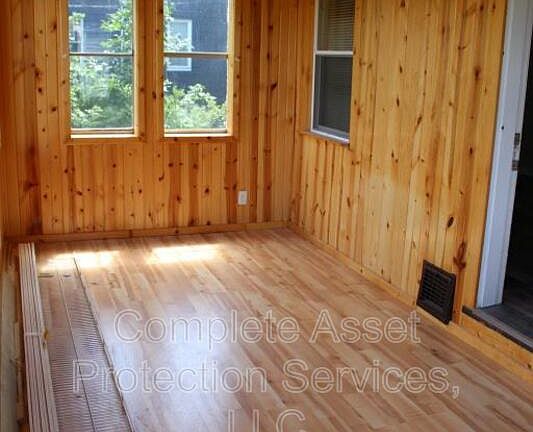3rd image of 7326 Taft St