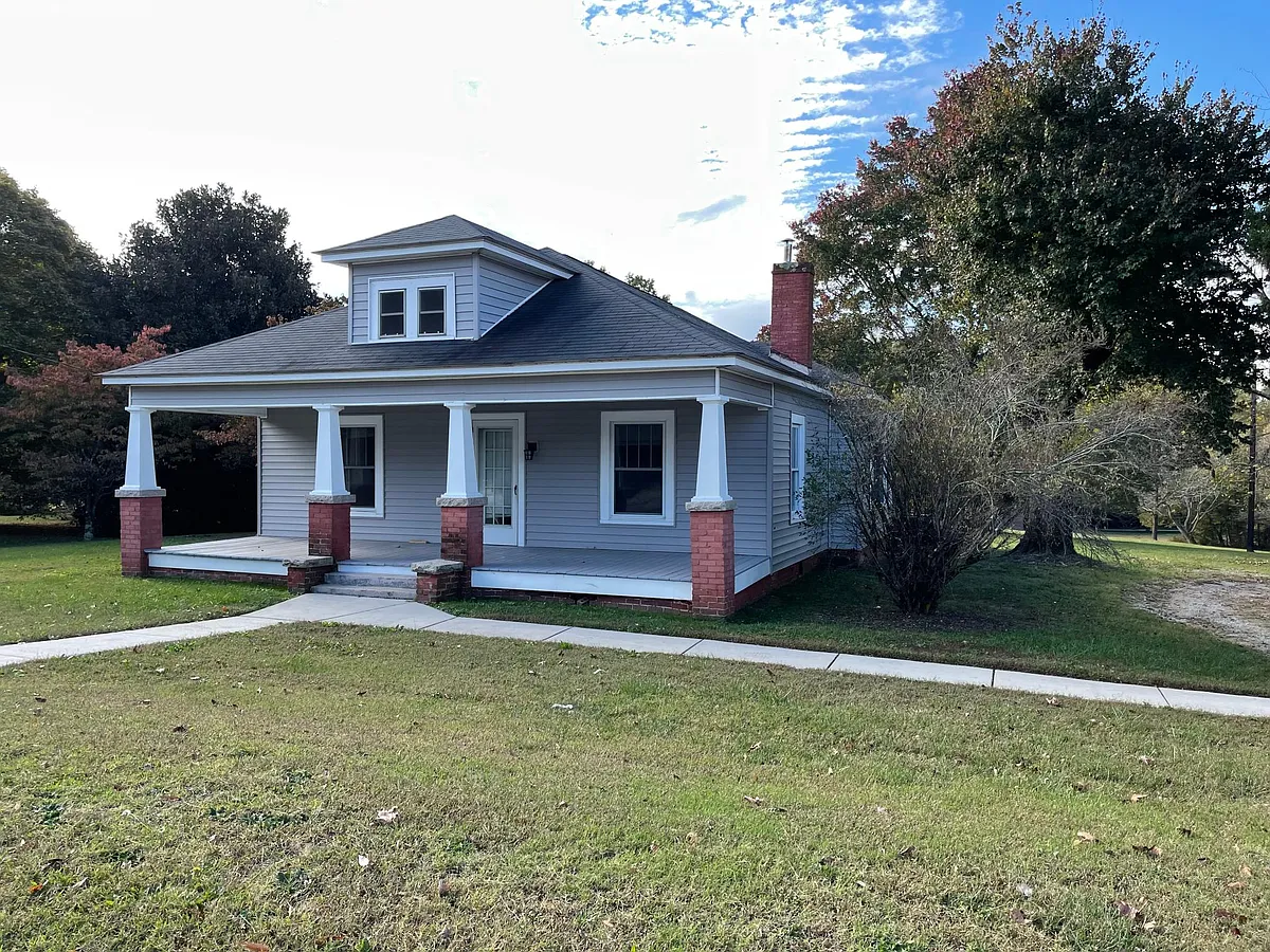 Building Photo - 2417 Statesville Blvd