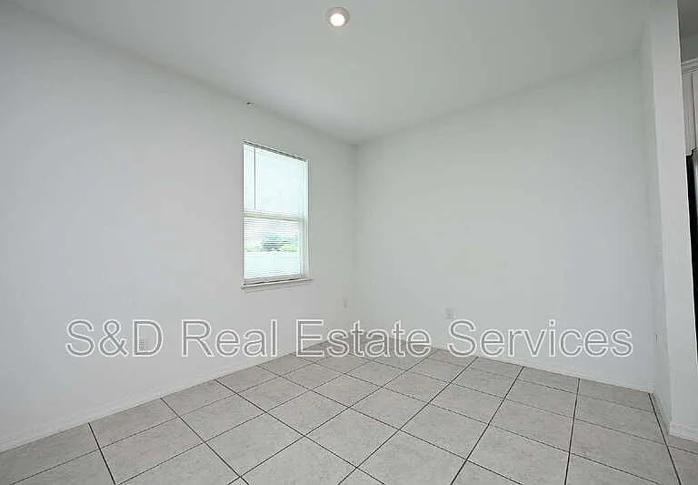 685 Crown Rose Dr — Photo 8