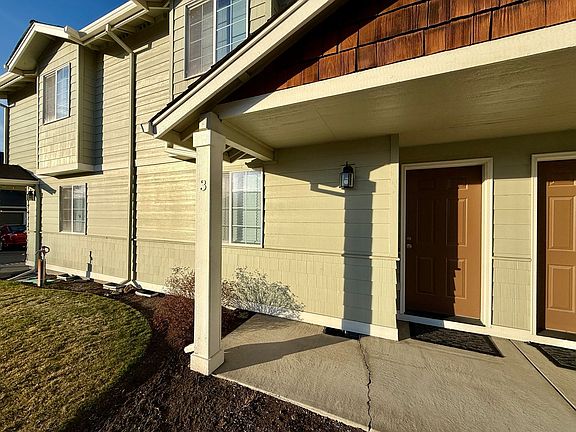 2nd image of 2561 NW Cedar Ave #3