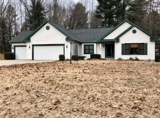 1281 Hillside Dr, Ludington, MI 49431