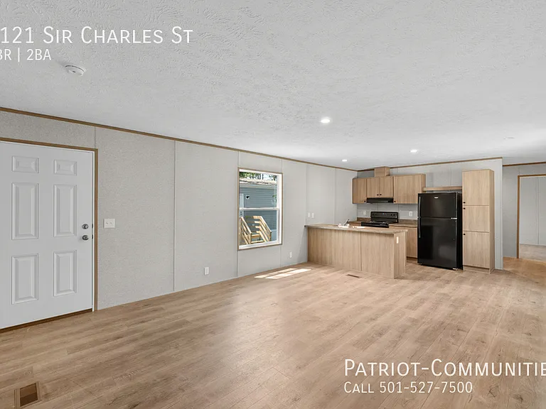 1121 Sir Charles St — Photo 4