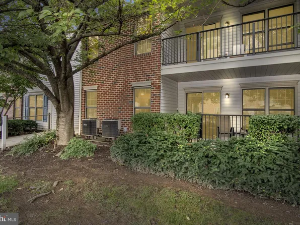 5401 Oxford Dr APT 7, Mechanicsburg, PA 17055