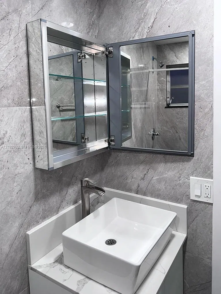 Flagler Plaza Condo — Photo 4