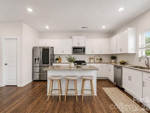 3rd image of 7833 Stonehouse Dr