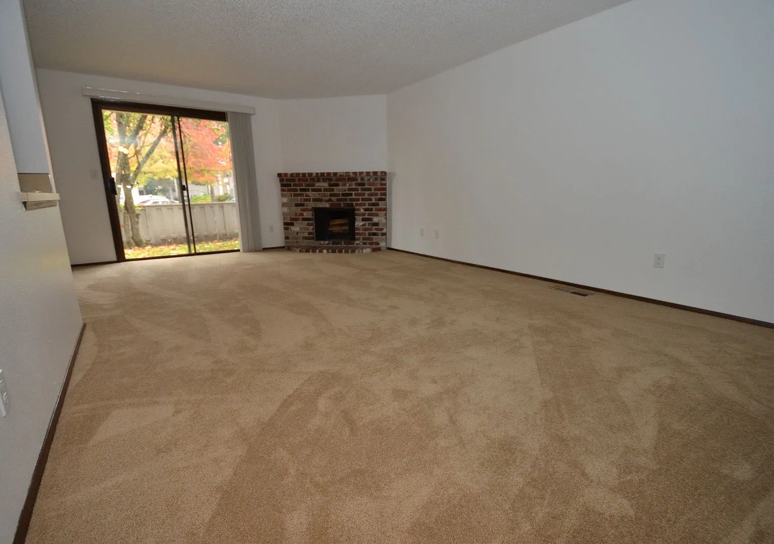 Bright & Beautiful Townhome- Fully Remodeled Kitchen and Bathrooms - Spacious Yard! — Photo 3