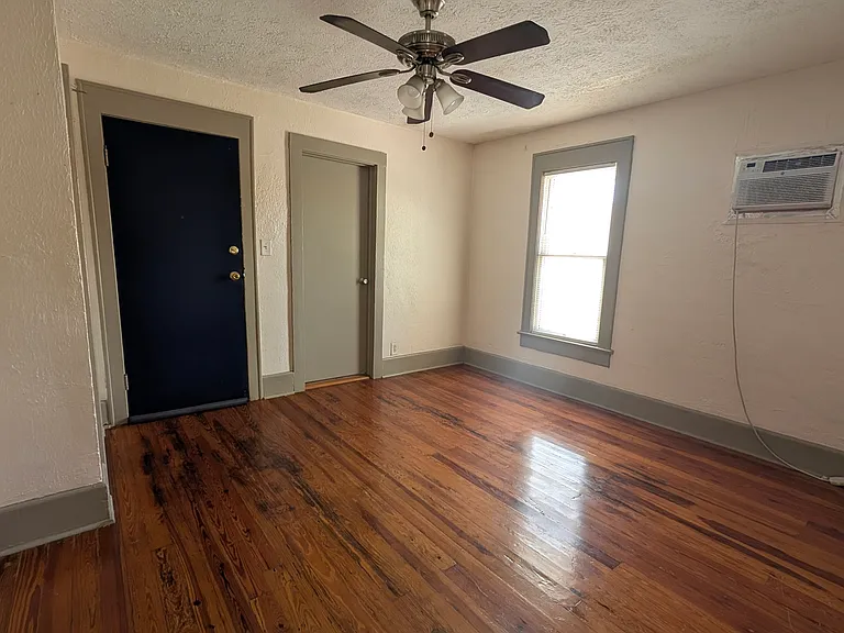 826 11th St N #5 — Photo 9