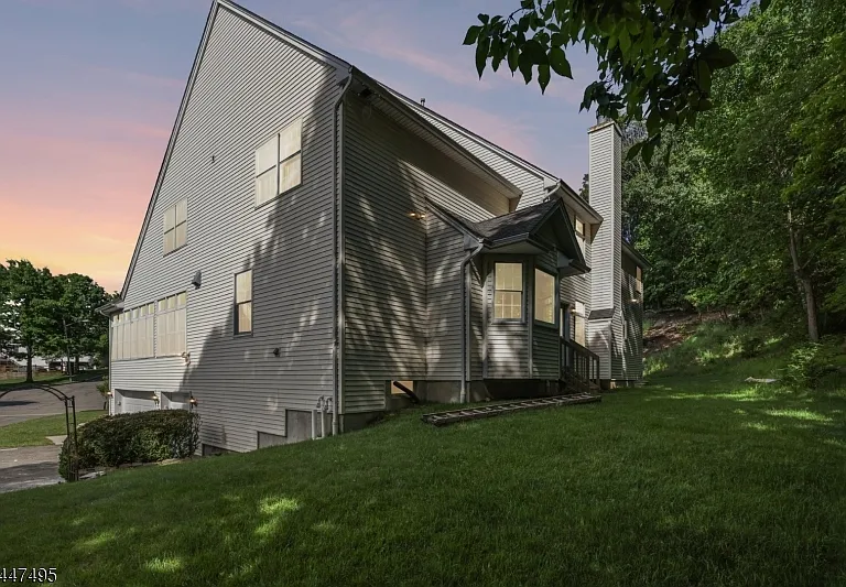 8 Pring Ct — Photo 2
