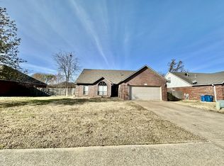 3908 SW Hawthorne St, Bentonville, AR 72713