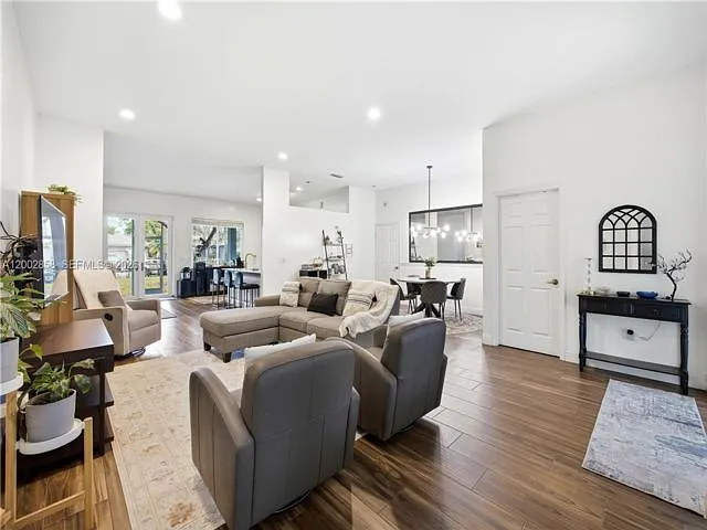 2615 SE 5th Ct — Photo 15