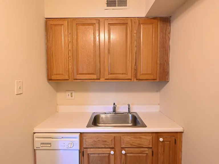 1503 Summit St #B — Photo 5