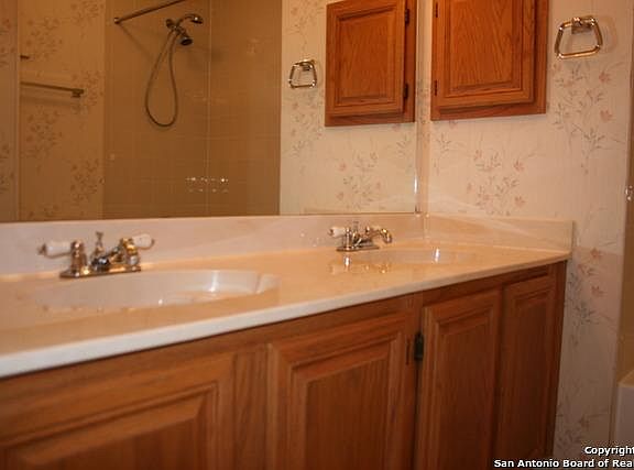 3rd image of 1022 Hedgestone Dr