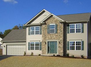 325 Braddock Dr, Etters, PA 17319