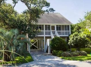 11 S Oak Dr, Surf City, NC 28445