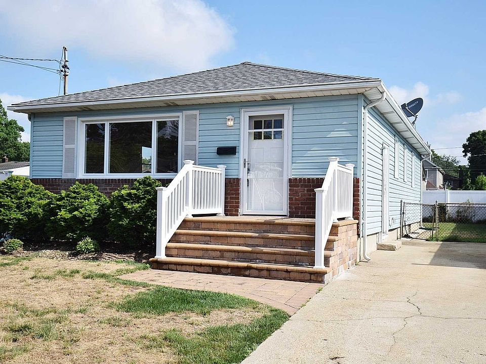 1st image of 104 Louis St