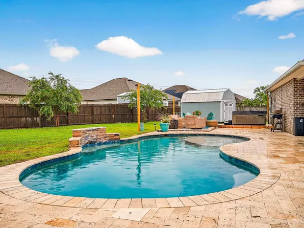 6608 Covington Cir, Pensacola, FL 32526