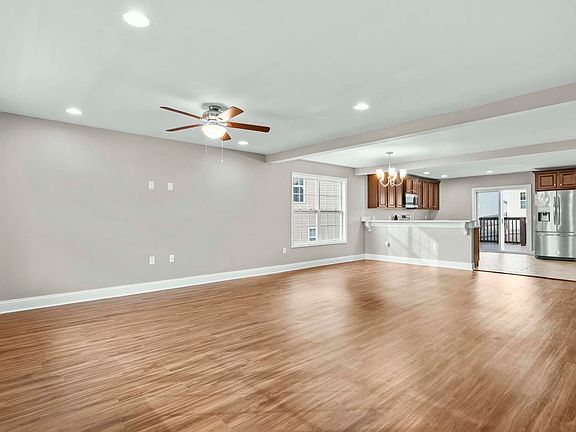 5th image of 3002 Thorntree Ln