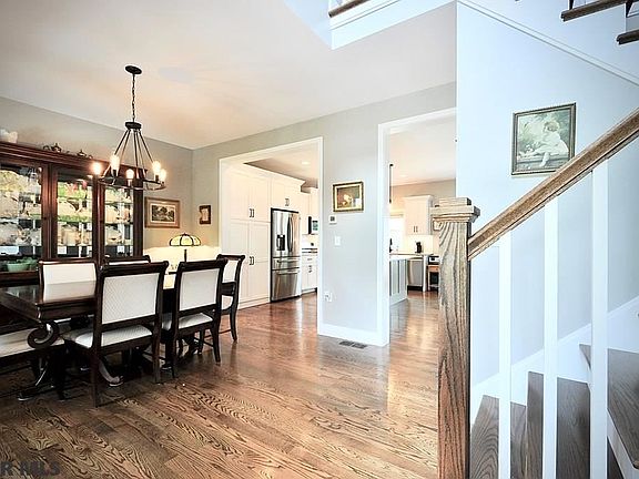 5th image of 179 Goldfinch Dr