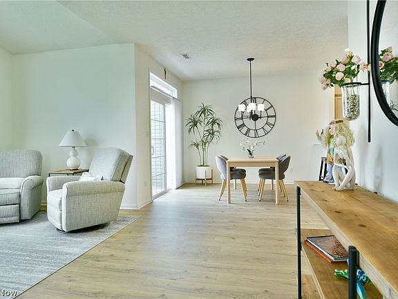 4th image of 14 Hunters Woods Blvd #D