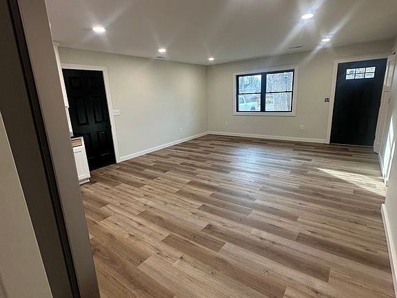4th image of 2976 Craven Dr