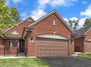 3517 Bay Harbor Dr, Brighton, MI