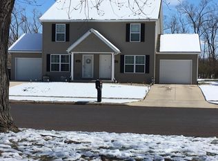2424 Lakeshore Dr, Pekin, IL 61554