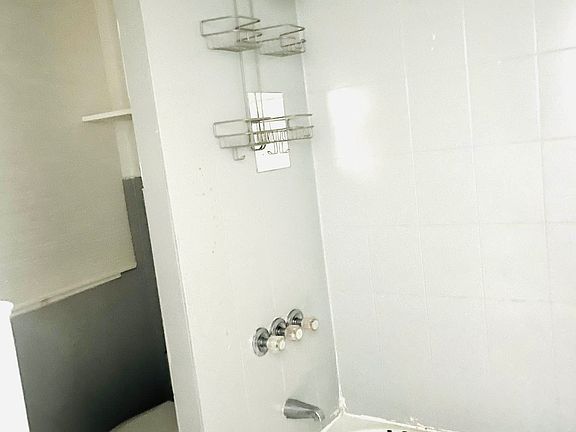 4th image of 507 Vermont St #8