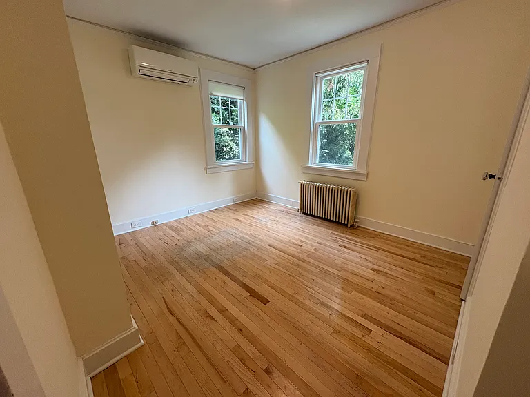 58 Benjamin St — Photo 14