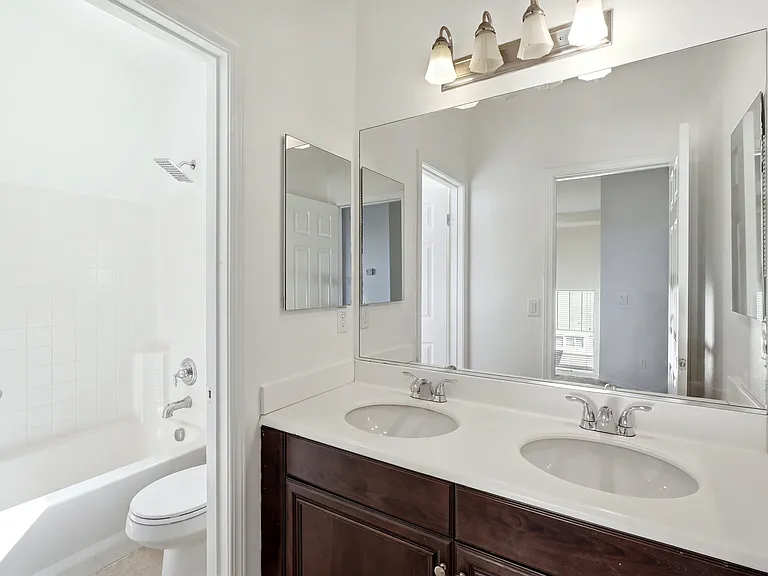 1364 Wellington Dr — Photo 15