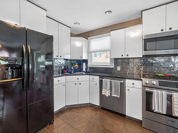 5th image of 22 McRayne Hill Rd