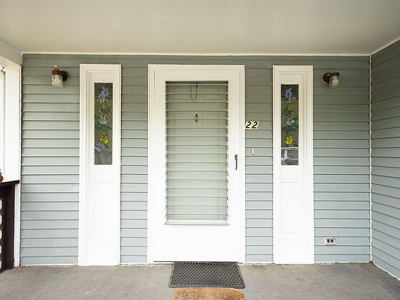 4th image of 22 Hickory Ln
