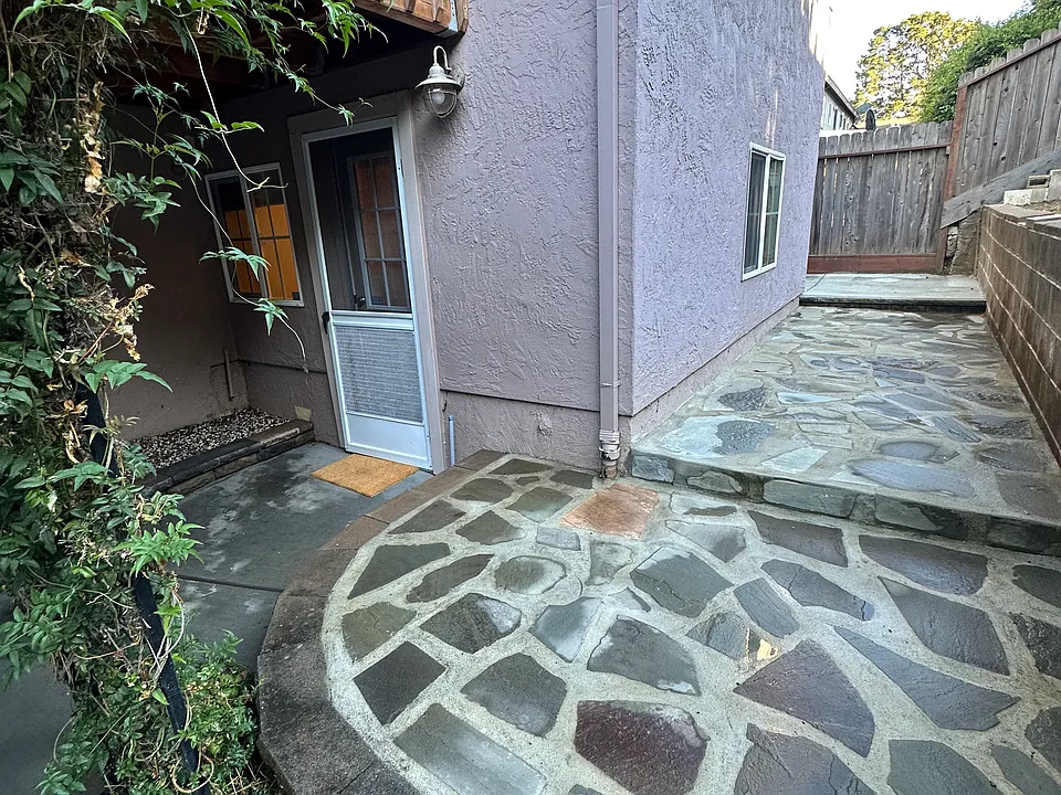 325 San Marino Ave #2