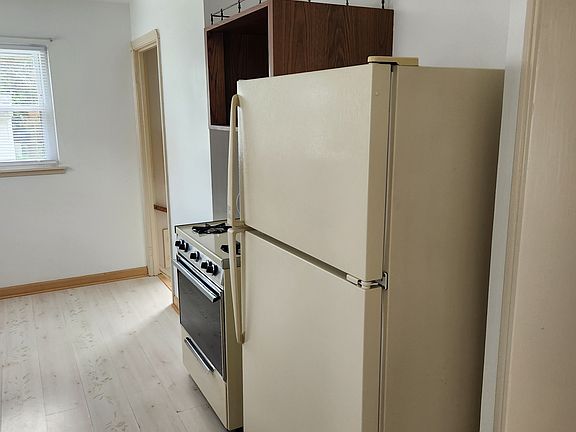 3rd image of 3107 W 136th St