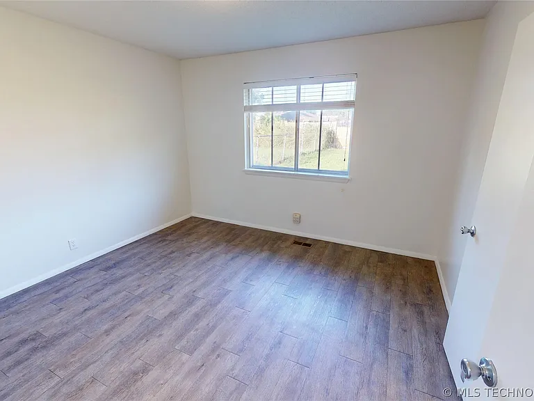 6345 S Madison Pl — Photo 12