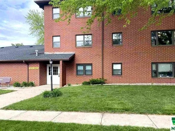 1317 Seneca St APT 201, Storm Lake, IA 50588