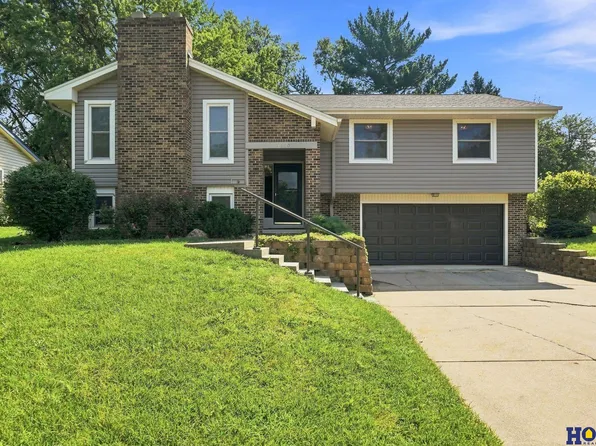 3310 Fox Hollow Rd, Lincoln, NE 68506