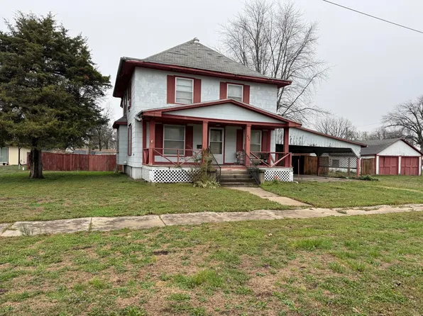 626 Jenkins St, Slater, MO 65349