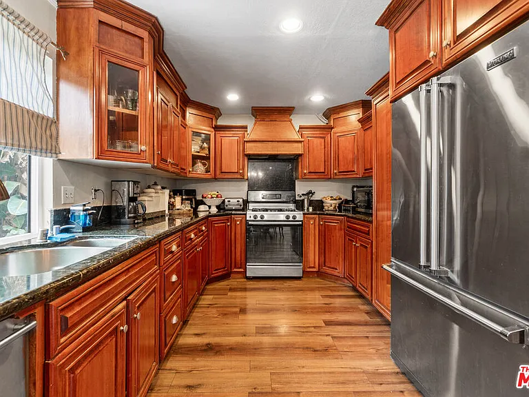 19421 Hallmark Ln — Photo 8