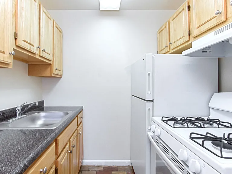 Fort Totten Apartments — Photo 2