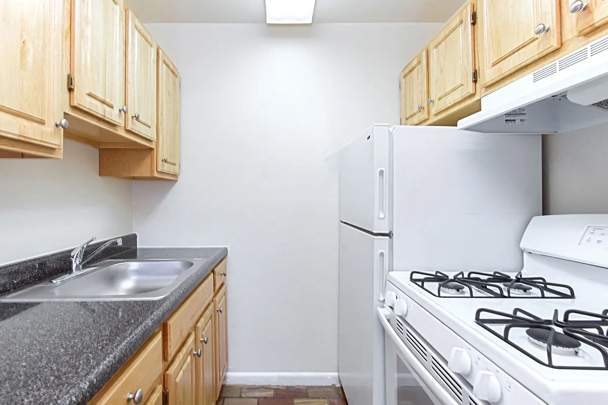 Building Photo - Fort Totten Apartments
