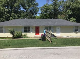 415 S 8th Ave, Ozark, MO 65721
