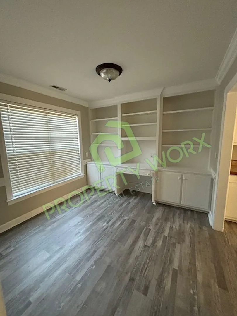 Single Family Home in Nashville — Photo 2