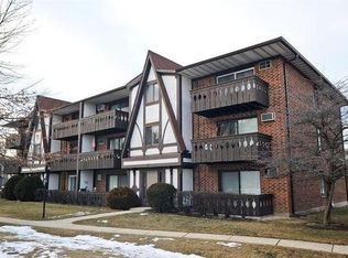 14 Crestview Ln UNIT 12, Vernon Hills, IL 60061