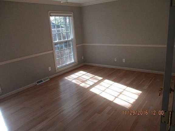 3rd image of 206 Lakeview Dr