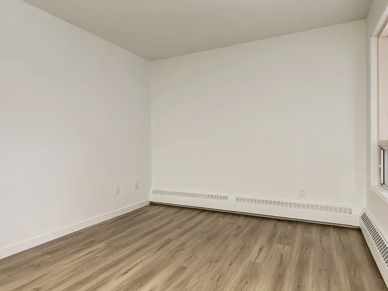 358 Hooper Cres NW — Photo 14